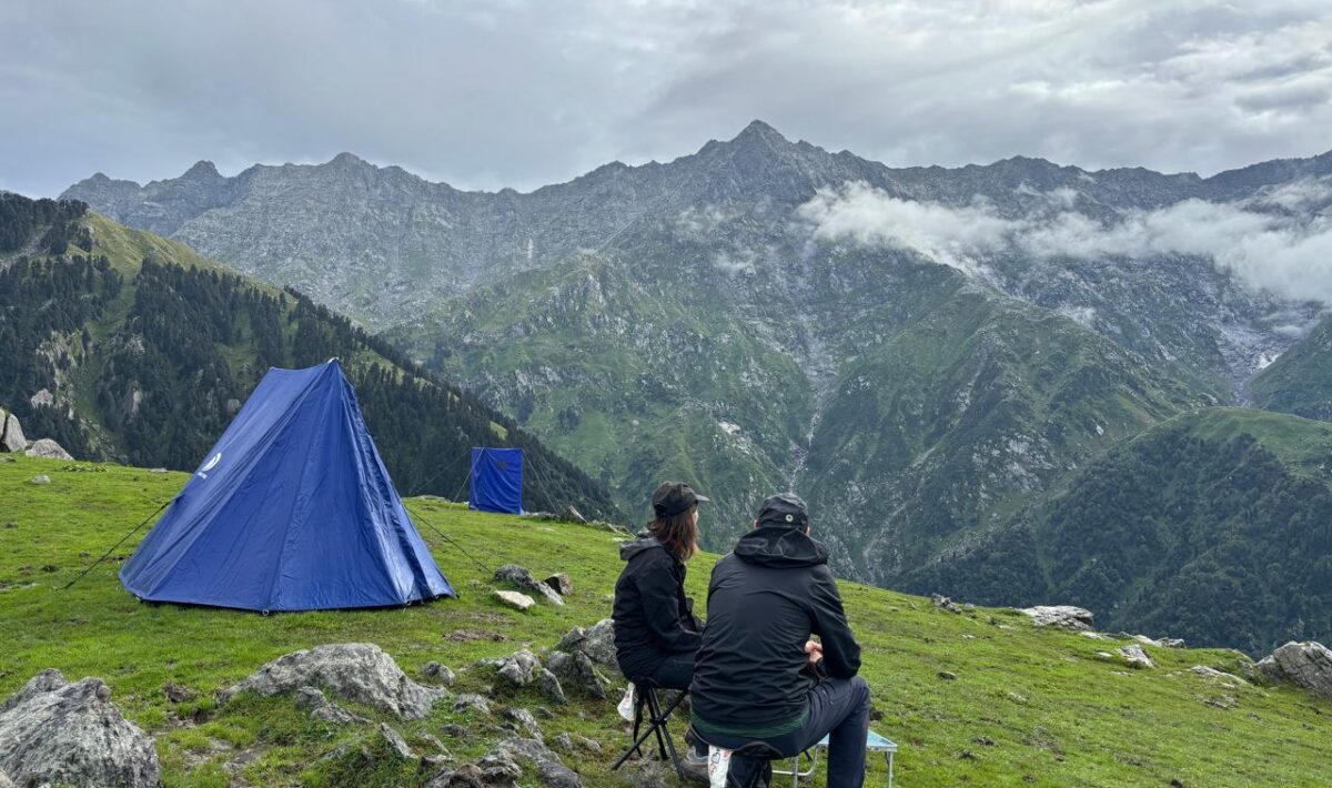 Panoramic view of the Dhauladhar mountains in Dharamsala during trekking season