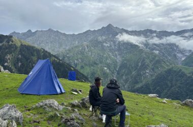 Panoramic view of the Dhauladhar mountains in Dharamsala during trekking season